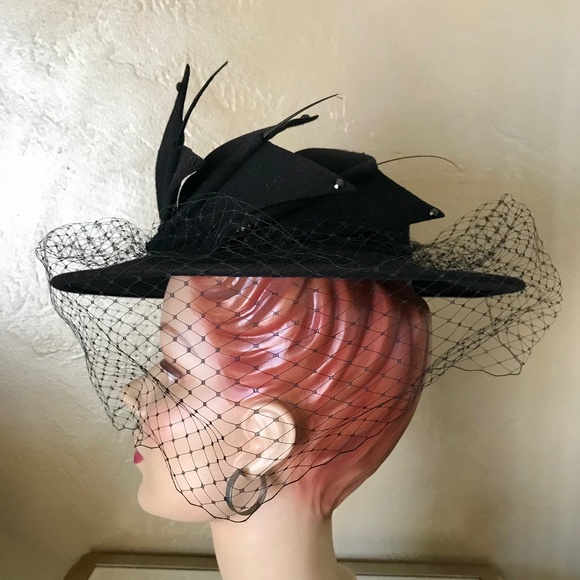 DRAMATIC 1940s BLACK FELT WIDE BRIM HAT WITH 2 FELT \